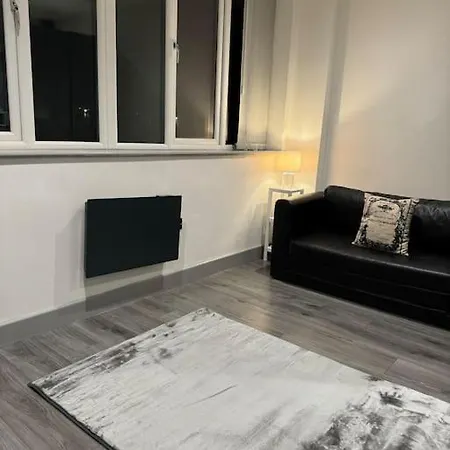 Spacious 1 Bedroom Flat City Centre Cannock Exterior foto