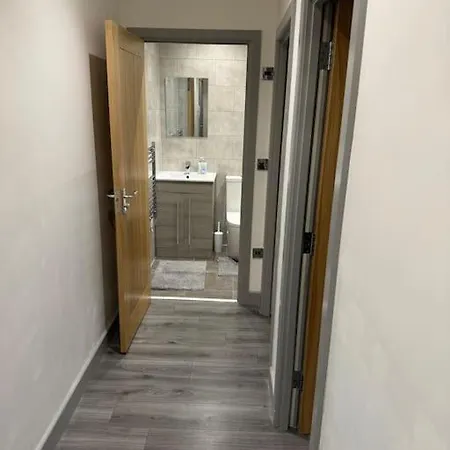 Spacious 1 Bedroom Flat City Centre Cannock Exterior foto