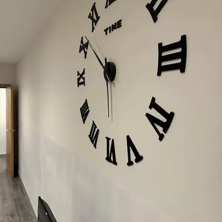 Spacious 1 Bedroom Flat City Centre Cannock Exterior foto